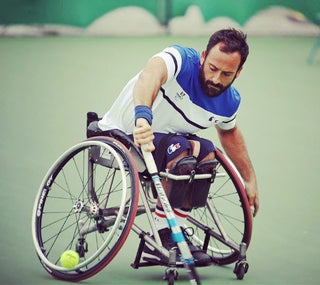 Michal Jeremiasz qui fait du tennis